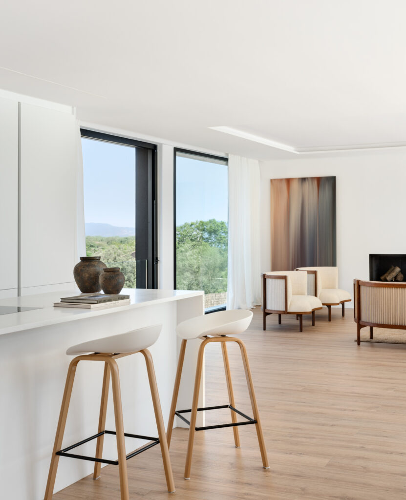 suelo laminado sintético imitación madera en interior de vivienda